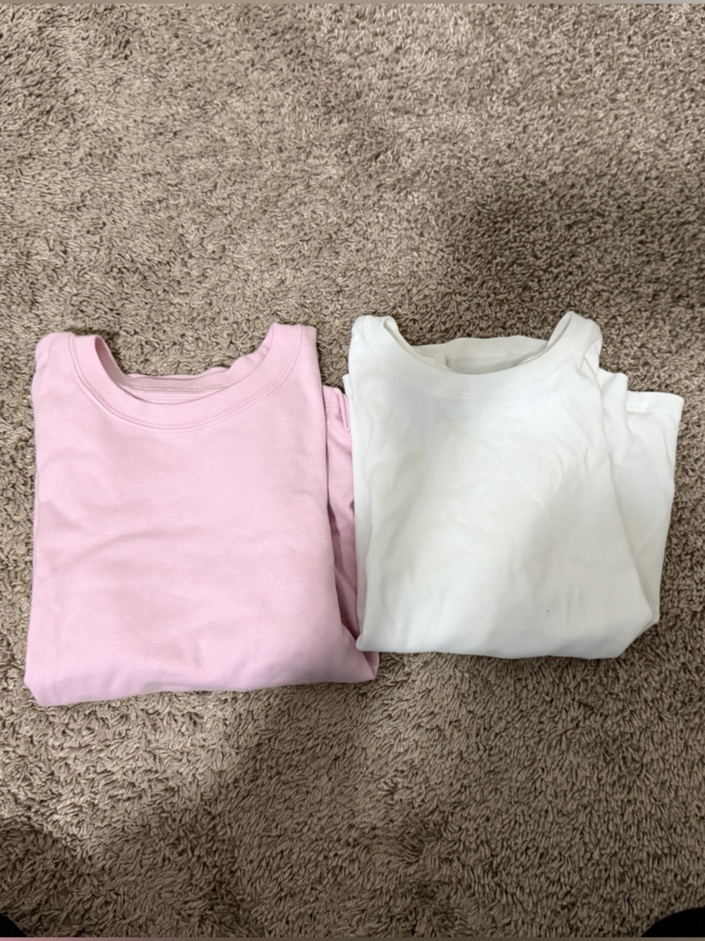 NWOT HOLLISTER TSHIRT BUNDLE - MEDIUM